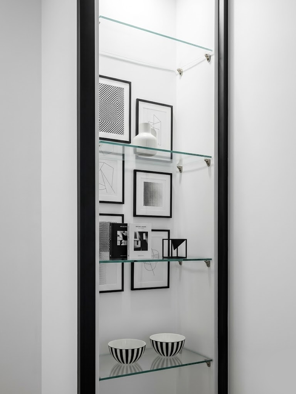 Frameless glass balustrade with duplex spigots
