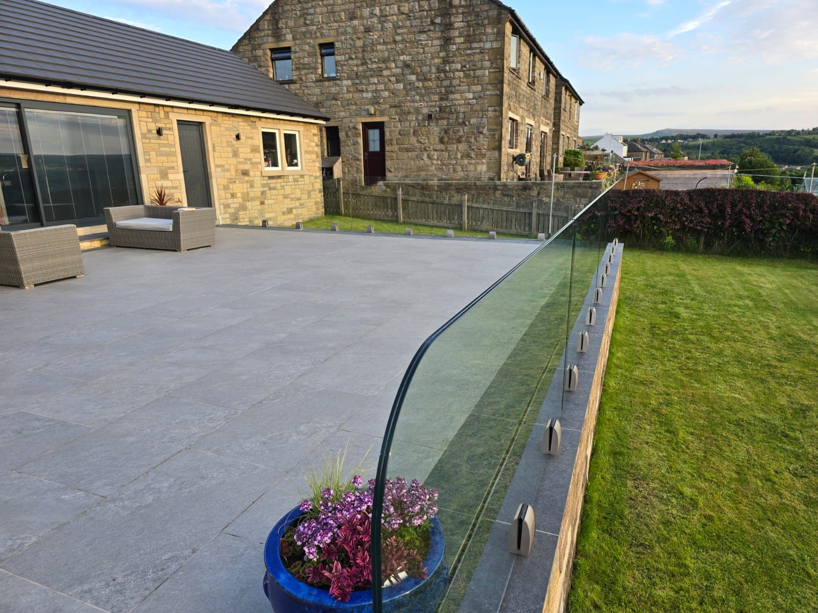 stunning-glass-balustrade-installation-with-spig-lite-advanced-system